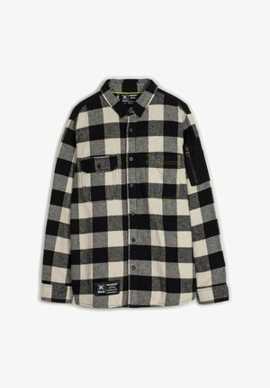 Schwarz-weißer karierter Flanellhemd mit Knopfleiste, zwei Brusttaschen und einer Reißverschlusstasche am linken Ärmel. Weiche Textur.