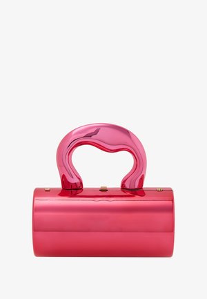 Roze acryl handtas met een afgeronde handgreep, cilindrisch lichaam en glanzende afwerking. Heeft een kleine gouden sluiting aan de voorkant.