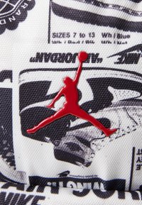 Jordan AIR PATROL BACKPACK - Malý batoh  - light orewood brn