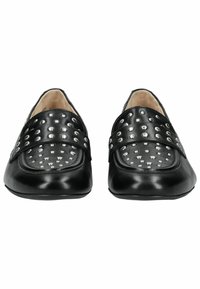Schwarze Lederloafers mit einem Nietenmuster auf dem Vorderteil und einer glatten Zehenpartie. Niedriger Absatz und runde Form mit dekorativen Akzenten.