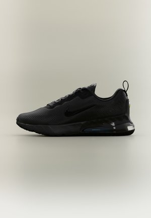 Baskets Nike Air Max noires avec dessus texturé, fermeture à lacets et coussin d'air visible dans la semelle, montrées en profil latéral sur fond uni.