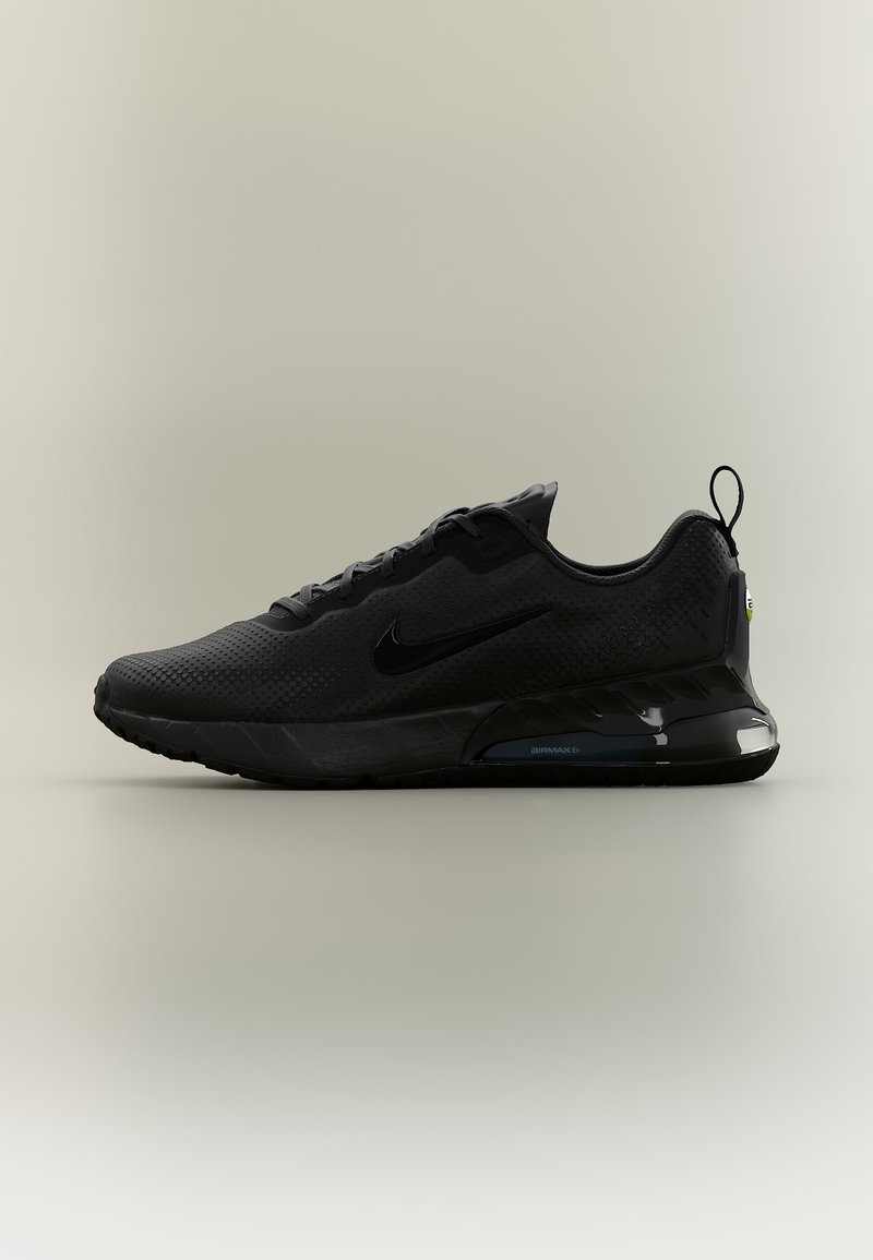 Baskets Nike Air Max noires avec dessus texturé, fermeture à lacets et coussin d'air visible dans la semelle, montrées en profil latéral sur fond uni.