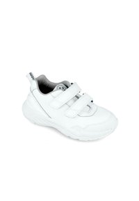 Zapatilla deportiva blanca de material sintético, con dos correas de Velcro, un collar acolchado y suela de goma texturizada para mayor agarre.