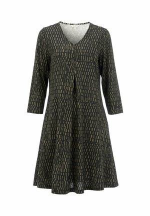 Robe noire avec des manches trois-quarts, col en V et coupe décontractée. Présente un design texturé et à motifs dans des nuances de beige contrastantes.