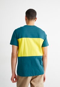 Champion Rochester BOOKSTORE CREWNECK - Tričko s potlačou - dunkelgrün