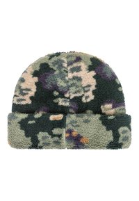 Fleece hue i et patchwork af grønne, beige og lilla camouflagemønstre. Har en foldet kant og en blød, tekstureret overflade.