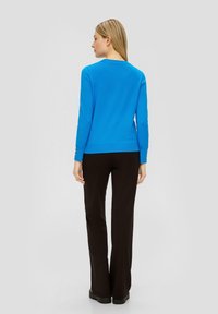 s.Oliver MIT ZIERKNÖPFEN - Strickpullover - royalblau