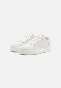 Calvin Klein LACE UP - Sneakers basse - triple white