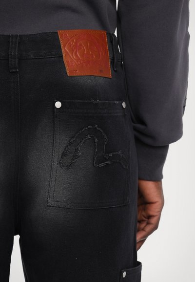 Evisu WORK PANT WITH KNEE PANELS AND DIACOCK INLAY - Blugi loose fit - black