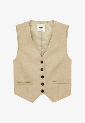 Beige mouwloos vest met een V-hals, voorzien van zes zwarte knopen en twee borstzakken. Soepele textuur met een subtiel patroon.