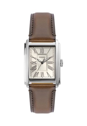 Rechteckige silberne Fossil-Uhr mit braunem Lederarmband, weißem Zifferblatt, schwarzen römischen Ziffern und drei schwarzen Zeigern, die 2:11:41 anzeigen.