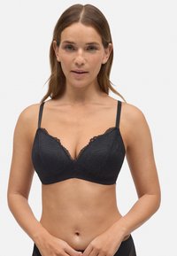 Sostenible negro de encaje con un diseño de plunge en forma de V, patrón floral, tirantes ajustables y bordes ondulados, con una textura de tela suave.