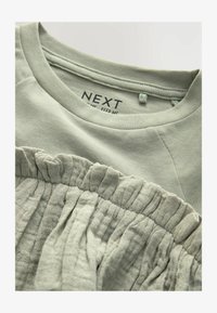 Selezionato, khaki green