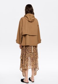 Bimba Y Lola Impermeabile - marron claro