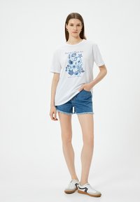 Koton - T-shirt z nadrukiem