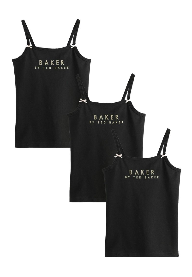 Črne kamisole v treh velikostih, ki imajo tanke naramnice, robove z valovnim vzorcem in natisnjen napis "BAKER by TED BAKER" v zlati barvi na sprednji strani.