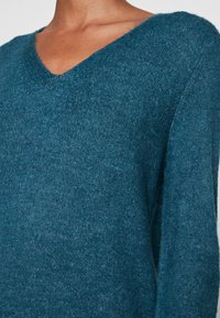 JDY JDYELANORA V-NECK NOOS - Pulóverruha - atlantic deep
