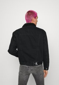 Calvin Klein Jeans REGULAR JACKET - Casaco de ganga - denim medium