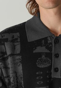 Former REQUIEM - Πόλο - black/grey