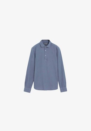 Chemise bleue à manches longues avec col et patte de boutonnage à trois boutons, avec poignets boutonnés, présentée sur fond blanc.
