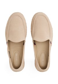 Thumbnail Image 4