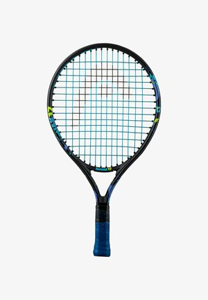 Zwarte tennisracket met een ronde kop en blauwe snaren. Voorzien van een blauwe en zwarte schuimgrip en "NOVAK17" branding op de hals.