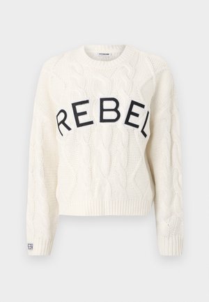 Svetřík s hrubým pletením v off-white barvě, s černým grafickým nápisem "REBEL" přes hrudník a žebrovanými manžetami a spodním lemem.