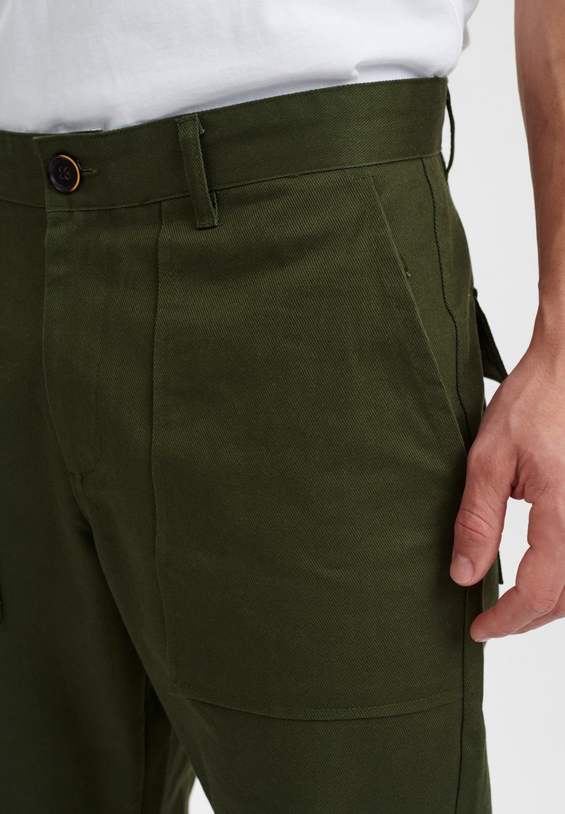 Herren Chinos | Anerkjendt JAN FATTIQUE WORKER PANT Stoffhose rifle green/grün - FN15303 Herren Chinos | Anerkjendt JAN FATTIQUE WORKER PANT Stoffhose rifle green/grün - FN15303