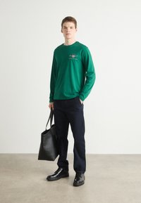 GANT MEDIUM ARCHIVE SHIELD - Langarmshirt - deep forest green