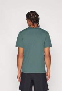 Nike Performance HYVERSE - T-shirt desportiva - vintage green/black
