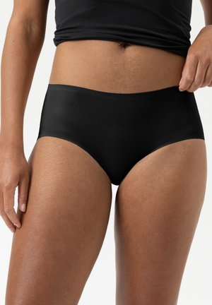 Culottes taille haute noires, fabriquées en tissu extensible lisse, avec un design sans coutures et un léger éclat. Adaptées à un port quotidien.