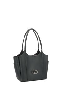 Borsa a spalla in pelle grigio scuro con doppie maniglie, dotata di chiusura con zip, tasche laterali e accento logo in argento sul davanti.