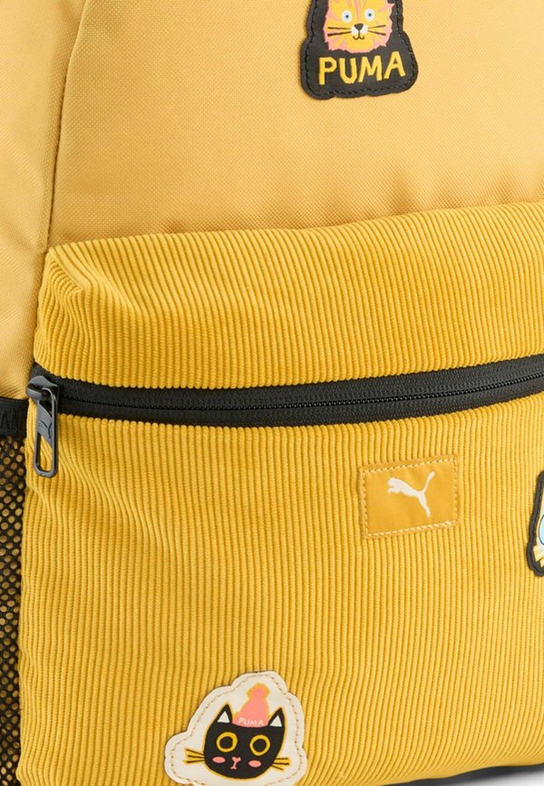 ESSENTIALS 13 L – Tagesrucksack – archive gold