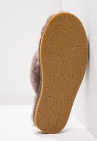 UGG Domácí obuv - dark grey