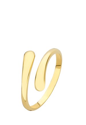 Gouden ring met een vloeiende, golvende vorm. Beschikt over een gepolijste oppervlakte, een open band en twee gebogen uiteinden die een elegante vorm creëren.
