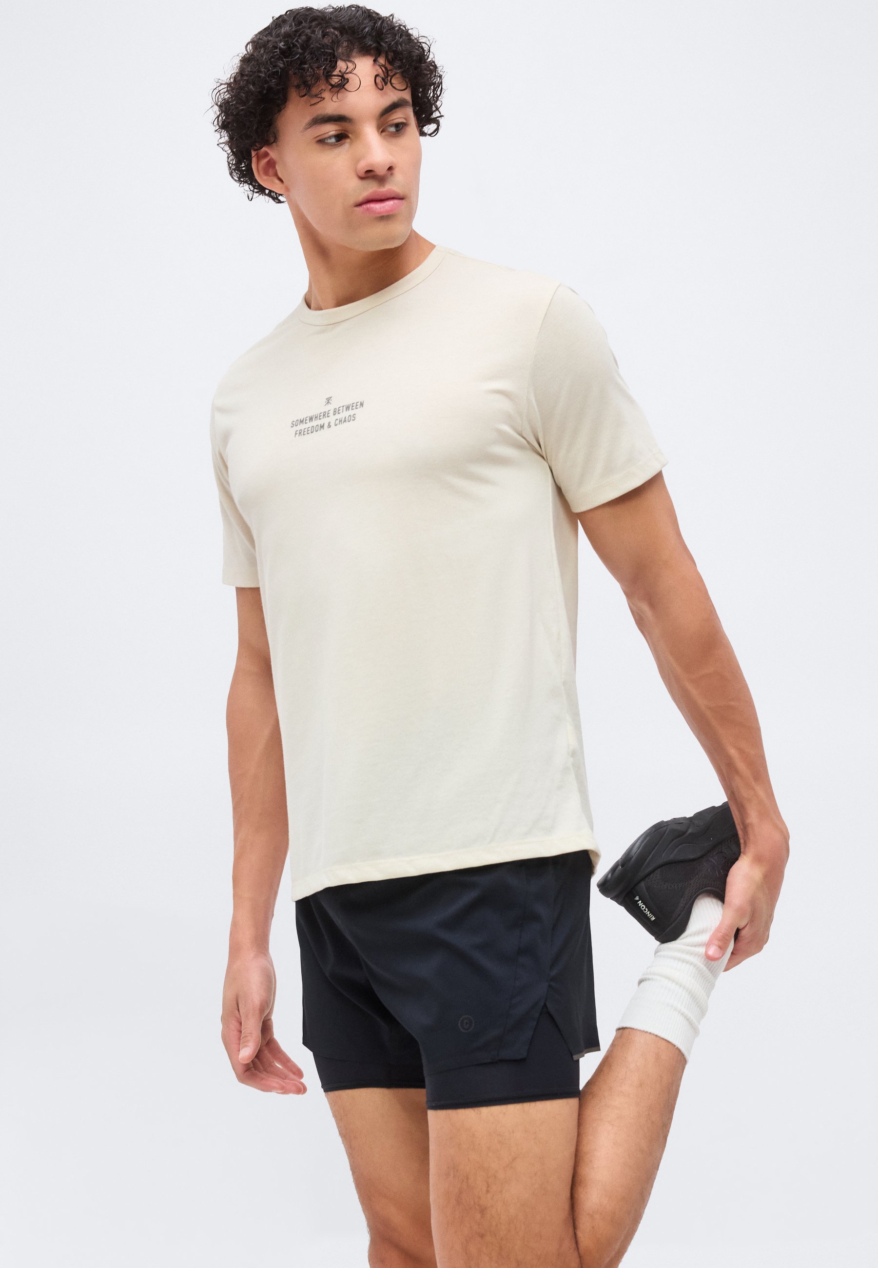 Roark Mathis Active remera de running color beige