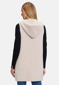 Amber & June MIT KAPUZE - Weste - beach beige