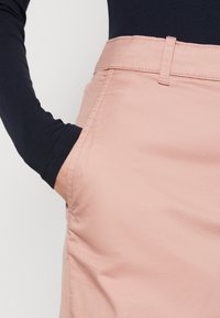 Esprit Nohavice chinos - old pink