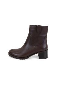 Bottine en cuir marron avec un bout arrondi, fermeture éclair sur le côté et un talon bloc de 5 cm. Texture lisse avec de subtils détails de couture.