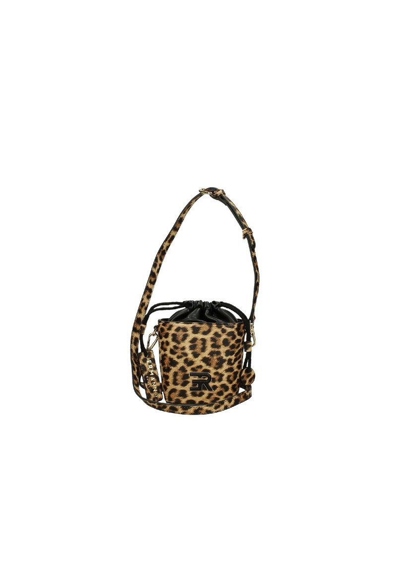 Borsa a secchiello con stampa leopardata, chiusura con coulisse nera, tracolla regolabile e dettagli in hardware dorato con accento del logo.
