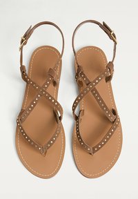 Stradivarius WITH STUDS - Sandaler m/ tåsplit - brown