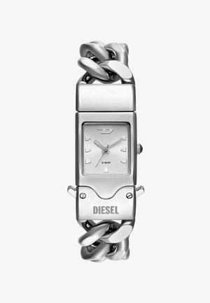 Orologio in acciaio inox argento con quadrante rettangolare, bracciale a maglie e un evidente marchio DIESEL. Resistente all'acqua fino a 5 bar.