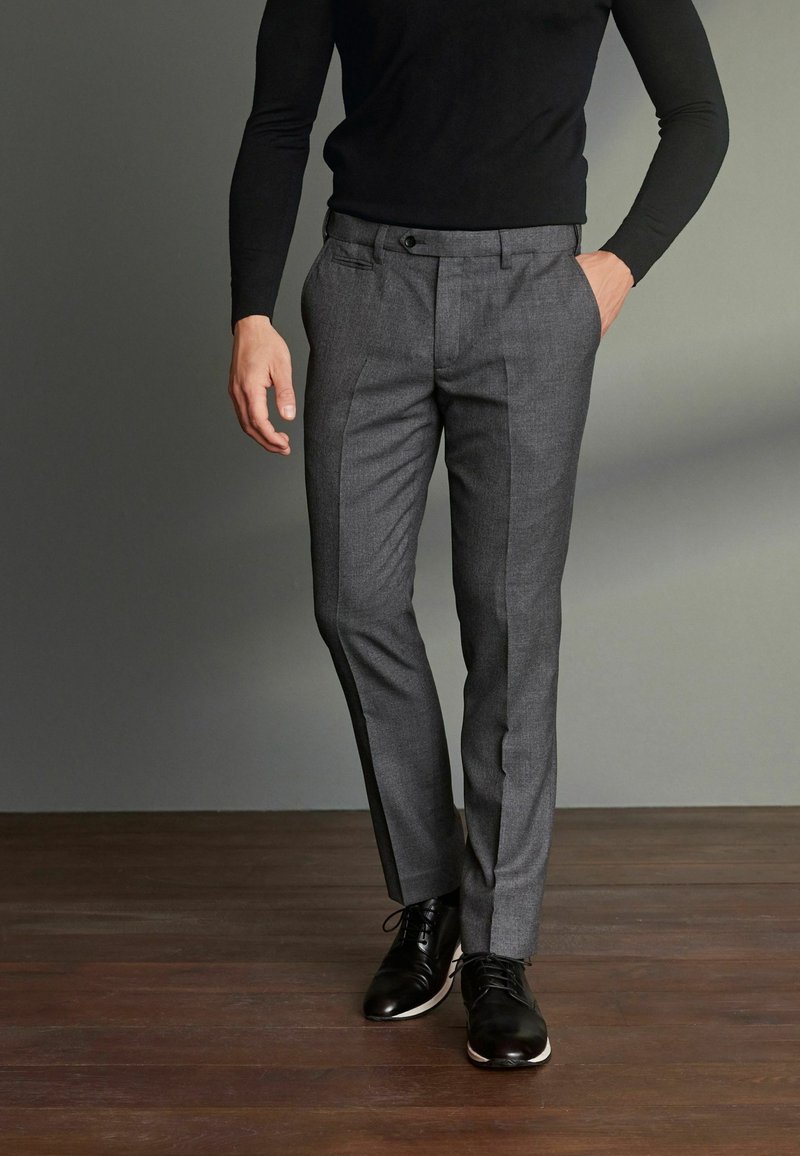 Herren Chinos | Next SIGNATURE WITH MOTION FLEX WAISTBAND Chino grey/grau - XY57677 Herren Chinos | Next SIGNATURE WITH MOTION FLEX WAISTBAND Chino grey/grau - XY57677