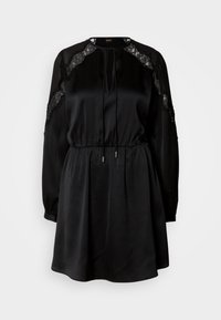 Robe noire à manches longues avec panneaux en dentelle aux épaules et aux bras, taille cintrée, col rond avec fermeture par lien et jupe évasée.