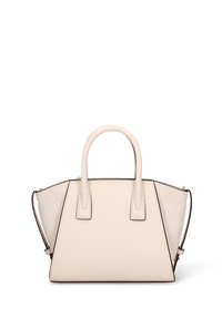 Beige leren handtas met een hoekig ontwerp, voorzien van twee korte handvatten en een afneembare schouderriem. Zacht oppervlak met contrasterende accenten.