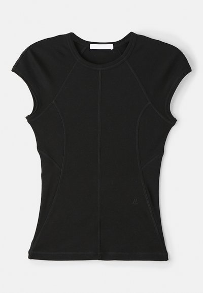 Haut noir à manches courtes en tissu extensible, avec des coutures courbes et un col rond. Comprend un subtil détail de logo près de l'ourlet.