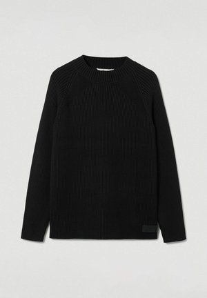 Czarny sweter z prążkowanego dzianiny, z okrągłym dekoltem, długimi rękawami i bocznym akcentem na brzegu z delikatną metką. Miękka tekstura i dopasowany krój.