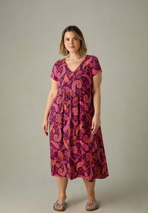 Live Unlimited London PLUM PAISLEY TIERED  - Vapaa-ajan mekko - purple