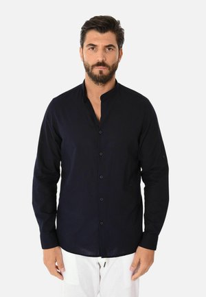 Camicetta a maniche lunghe di colore blu navy con colletto alla cinese e chiusura a bottoni. Realizzata in tessuto liscio, presenta un design elegante e una vestibilità aderente.