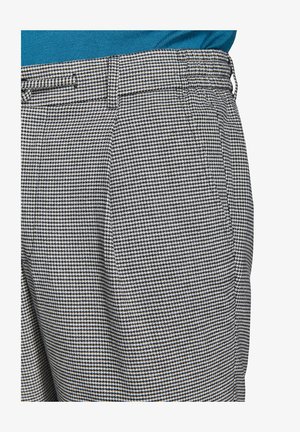 Pantalons à motif pied-de-poule en tissu noir et blanc, avec une coupe droite, des passants de ceinture et des poches latérales.